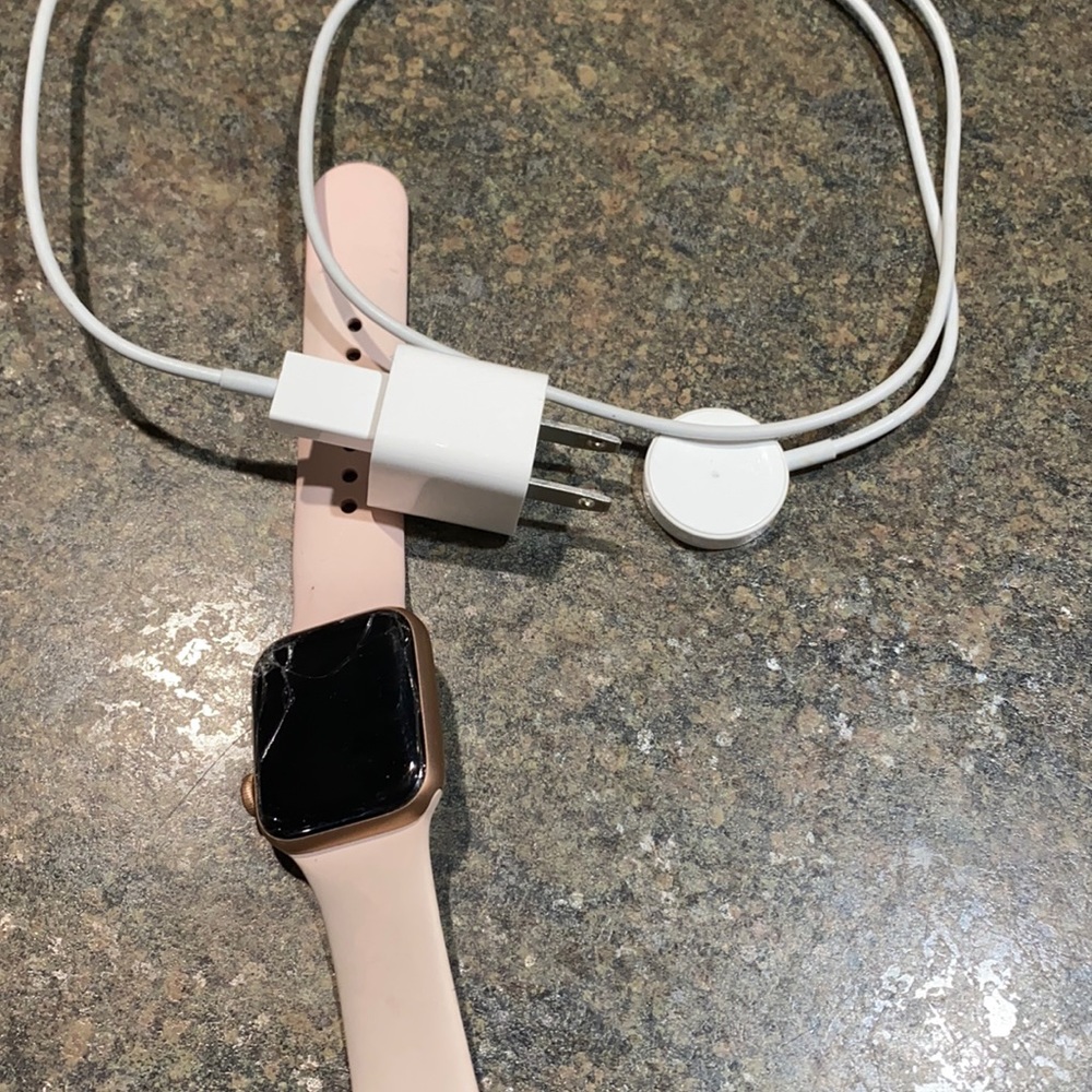 COPY - Apple Watch series 5, the screen is cracked but it still works brand new.